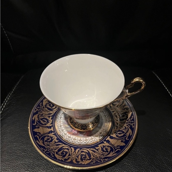 Sovereign Fine China Rare Vintage - Gold Blue & Women Design Teacup and Saucer - Picture 5 of 6